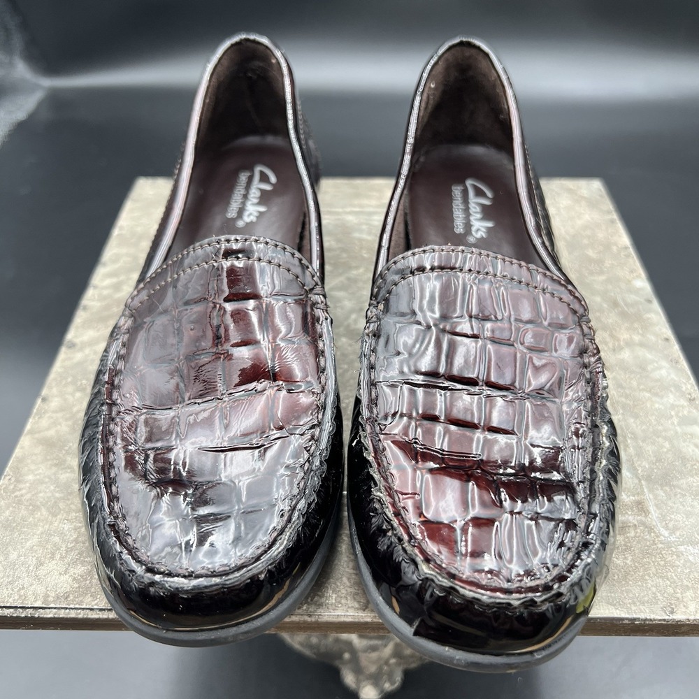 Clarks Bendables Womens 7.5M Burgundy Croc Patent Loafers Shoes NWOB 35583